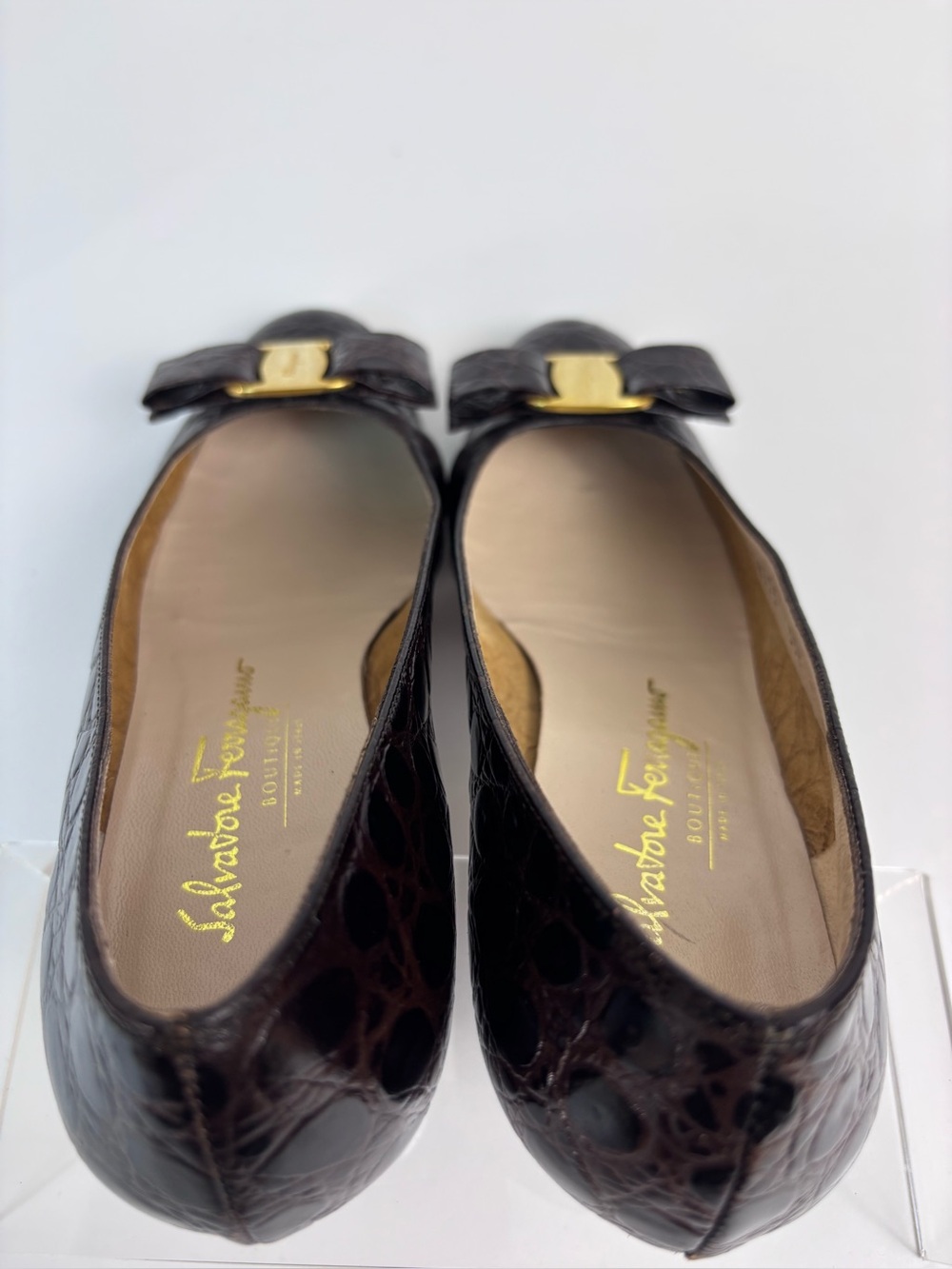Vintage Salvatore Ferragamo Croc-Embossed Leather Vara Bow Pumps Brown Sz 7B - Picture 11 of 15